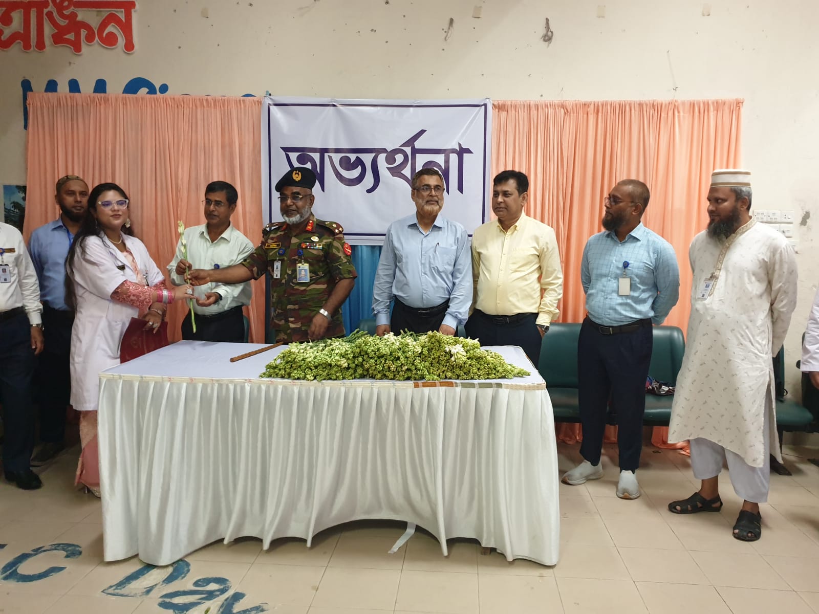 ময়মনসিংহ মেডিকেল কলেজ হাসপাতালে আজ  [ম-৫৭ ও বিডিএস-৯] ০৯-০৭-২৬ইং তারিখ এক মহিমান্বিত ও পবিত্র অনুষ্ঠানে নতুন ইন্টার্ন চিকিৎসকদের শপথ গ্রহণ সম্পন্ন হয়েছে।   অনুষ্ঠানটিতে শপথ পাঠ করিয়েছেন পরিচালক ব্রিগেডিয়ার জেনারেল ডা.মোঃ জাকির হোসেন মহোদয়।