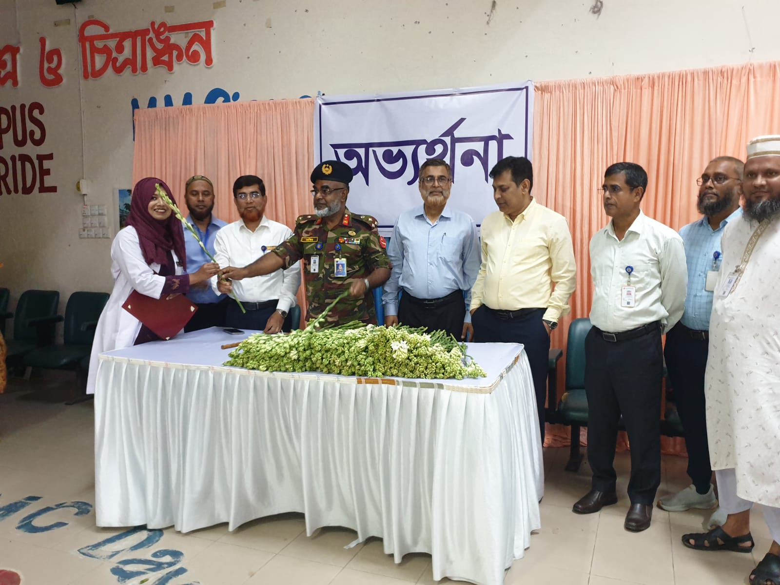 ময়মনসিংহ মেডিকেল কলেজ হাসপাতালে আজ  [ম-৫৭ ও বিডিএস-৯] ০৯-০৭-২৬ইং তারিখ এক মহিমান্বিত ও পবিত্র অনুষ্ঠানে নতুন ইন্টার্ন চিকিৎসকদের শপথ গ্রহণ সম্পন্ন হয়েছে।   অনুষ্ঠানটিতে শপথ পাঠ করিয়েছেন পরিচালক ব্রিগেডিয়ার জেনারেল ডা.মোঃ জাকির হোসেন মহোদয়।